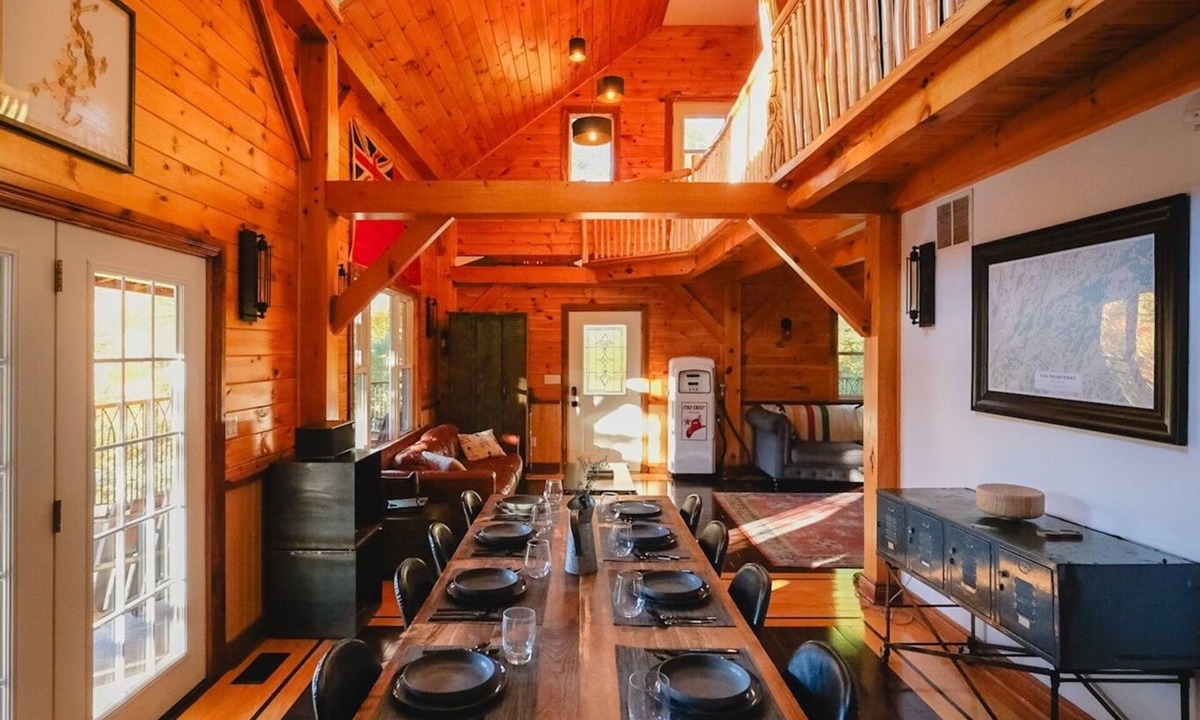Frontenac Cabin | The Frontenac: A Lakeside Cabin Retreat with Sauna