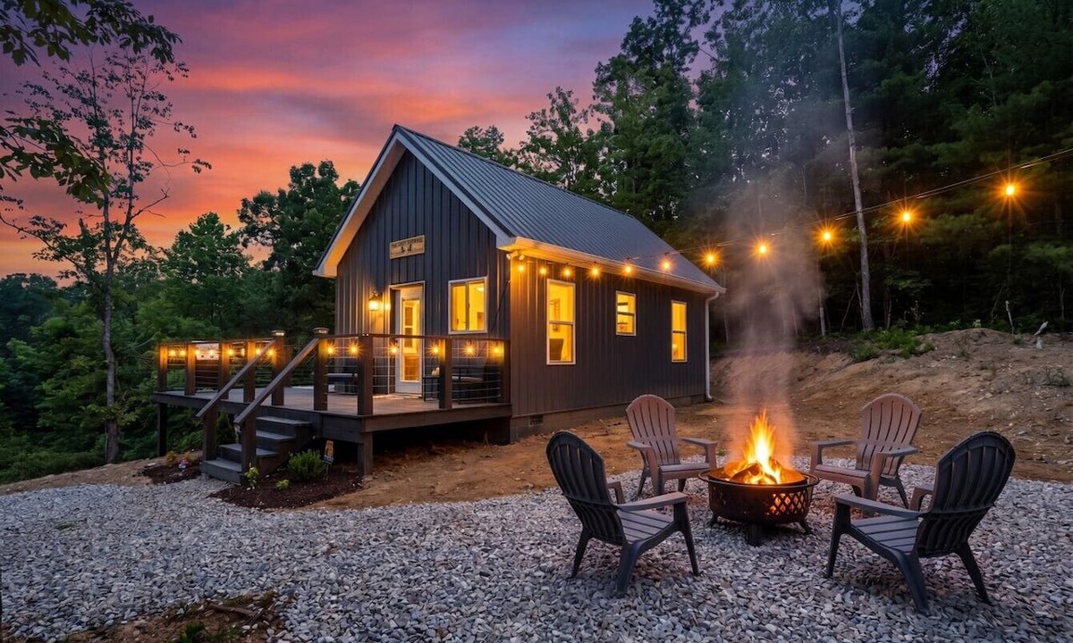 Campton Cabin | The Grey Squirrel Hideaway - Hot Tub , Fire-Pit, Pet-Friendly