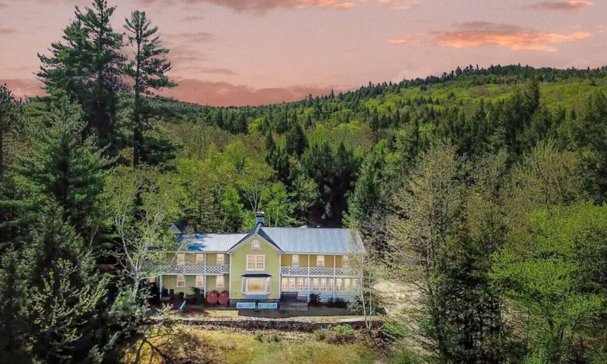 Bartlett House | The Historic Wolfville Mountain Home | Sleeps 25