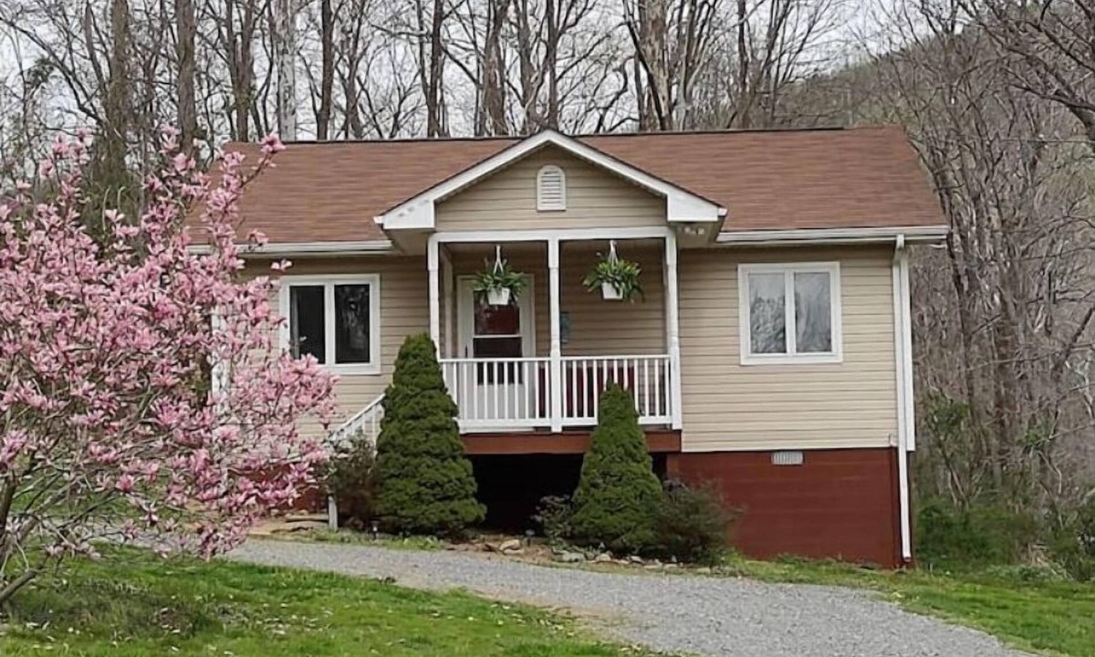 Stanardsville House | The House in the Holla at the foot of Shenandoah National Park
