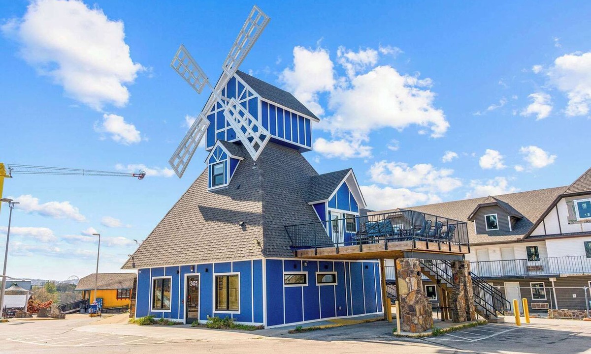Branson Theater District House | The Mill on the Strip! Walk to Everything!