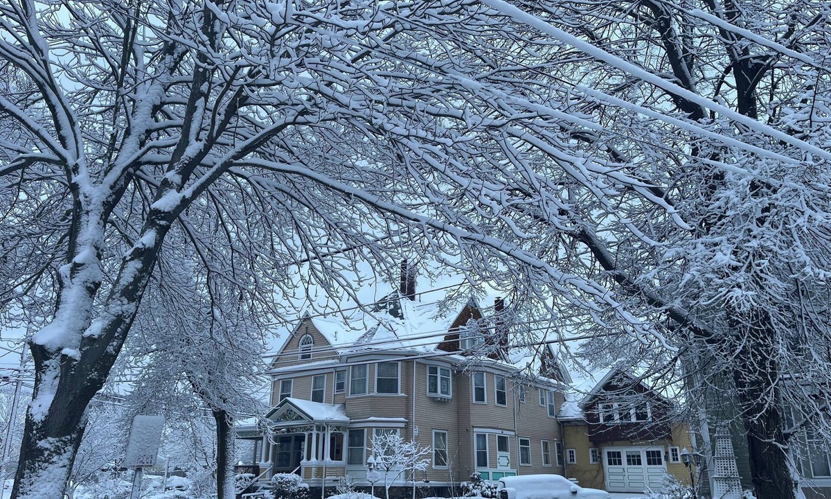 Auburn Bed & Breakfast | The Munroe Inn