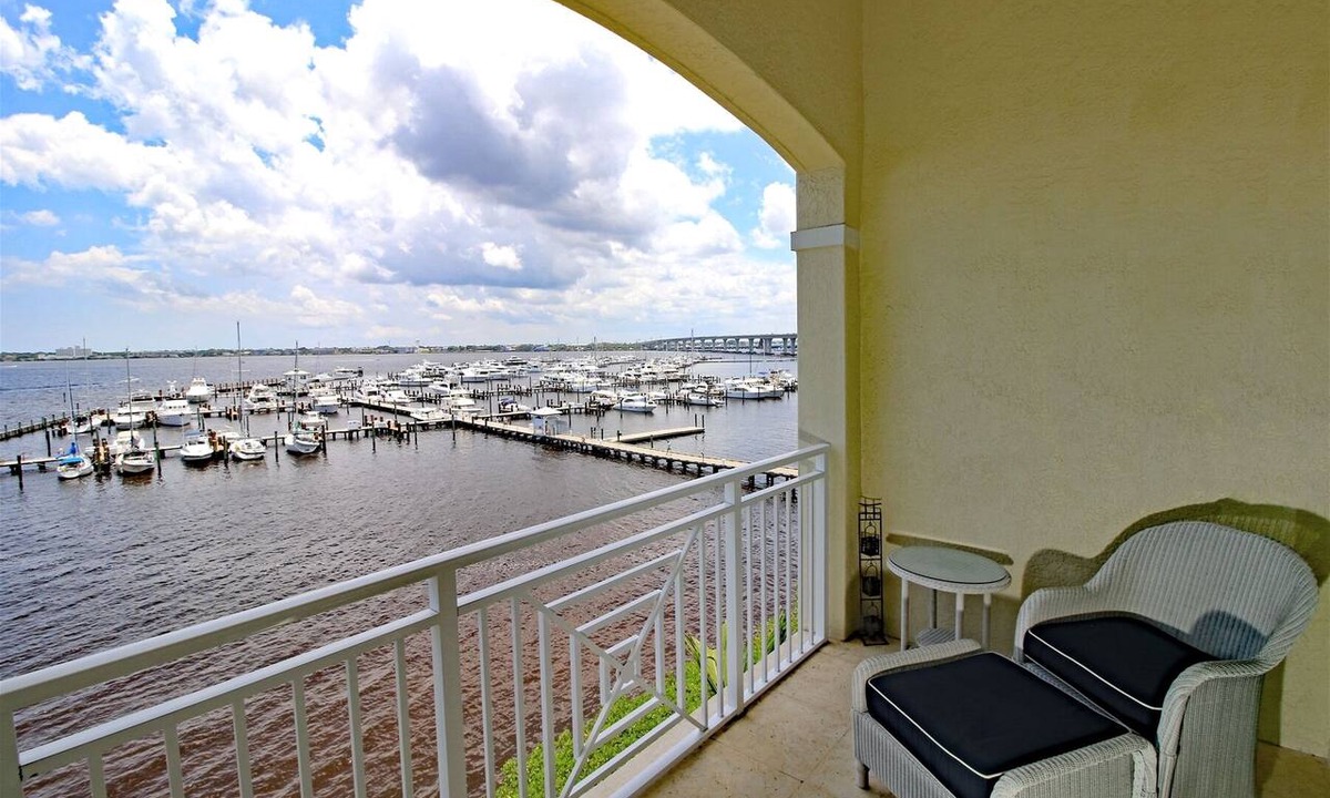 Stuart Condo | The Palm Tree Penthouse