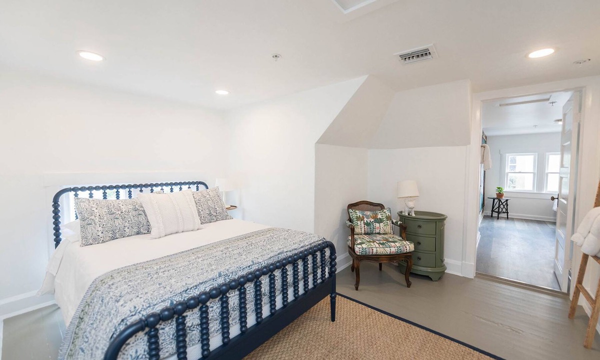 Cocoa Bed & Breakfast | The Palmetto Room with Private Ensuite in Boutique B&B, The Parrish Grove Inn