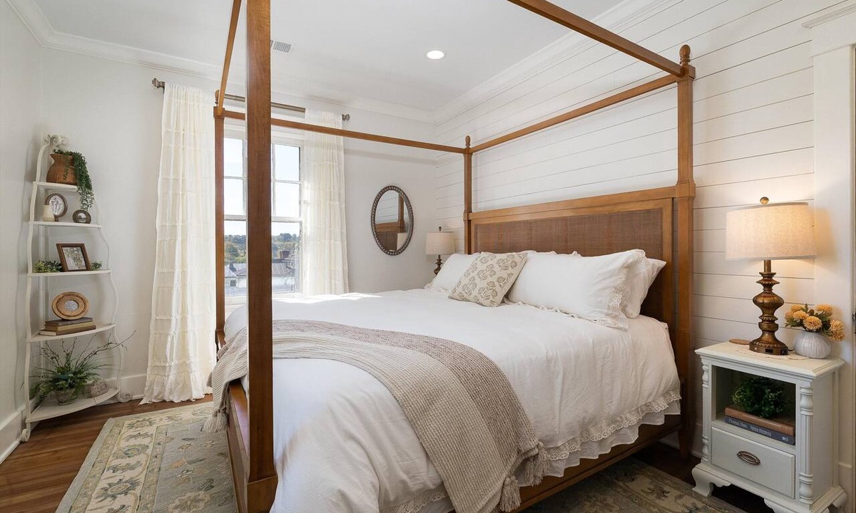 Staunton Apartment | The Potters House: Luxury Apartment/Walk Downtown