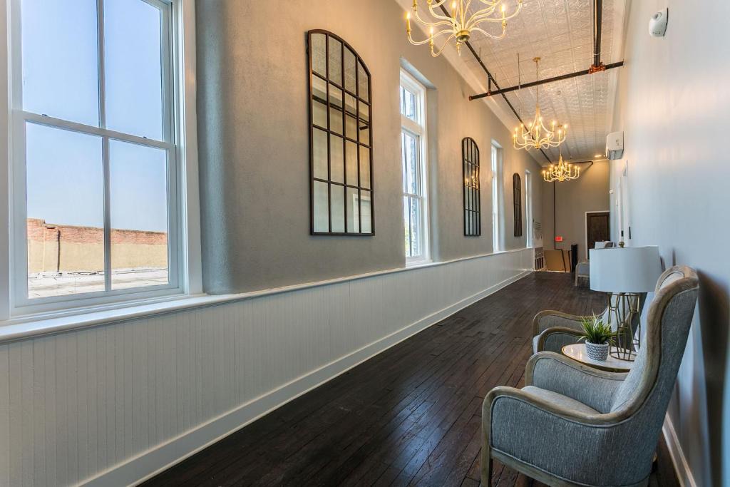 Batesville Hotel | The Royal on Main