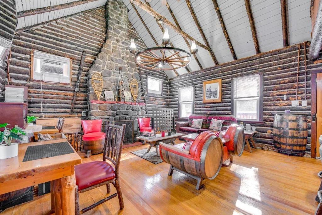 Blakeslee House | The Rustic Cabin