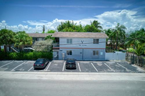 Central Oakland Park Apartment | The Victor Apartments By Lowkl