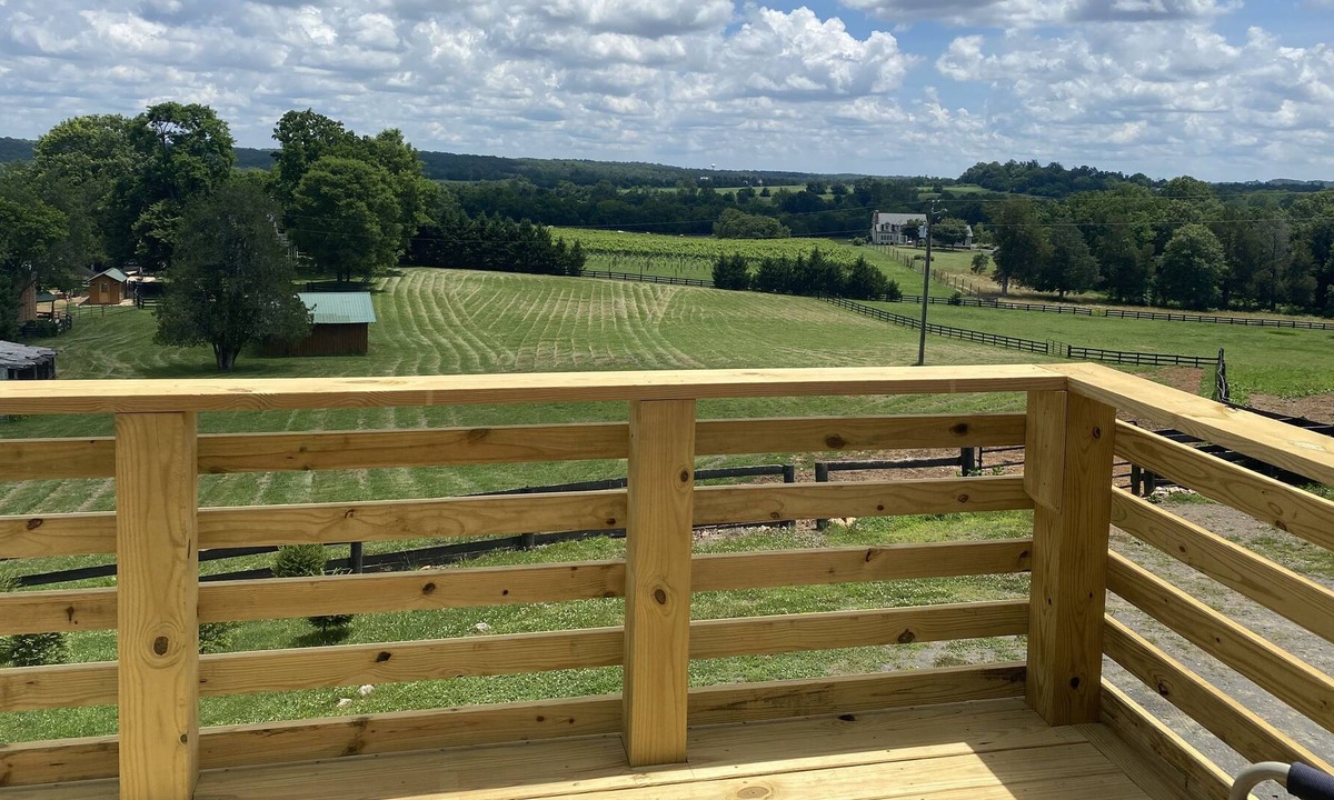 Aldie House | The Vineyard View @M&M Farm