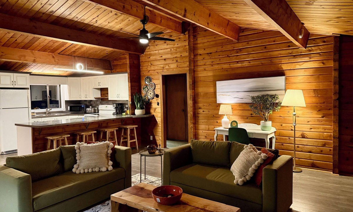 Stillwater Cabin | The Williams Shop Guest Lodge Ocean View 3BR