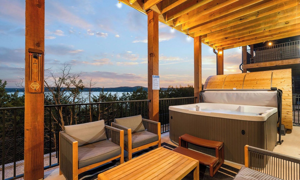 Hollister House | Themed Lake Front Hot Tub Arcade Group Stay