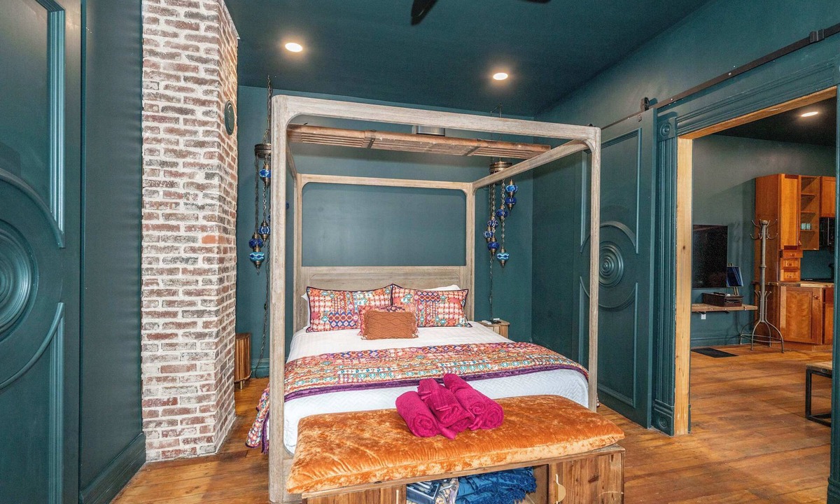 Blanchester Apartment | Timeless on Main 2 – For 2