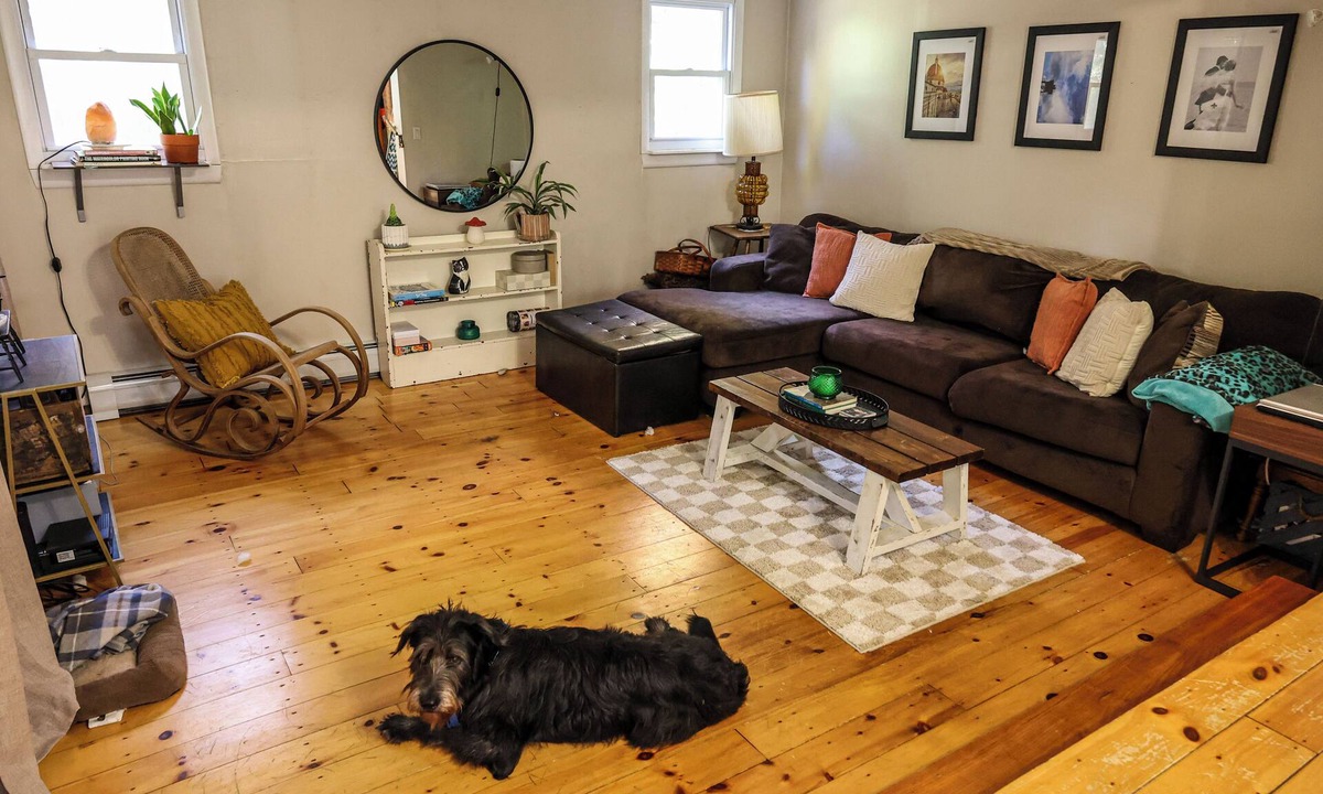 Old Town House | Tiny Home, Big Character. Close to Town, Lake, and Trails! Pet-Friendly!