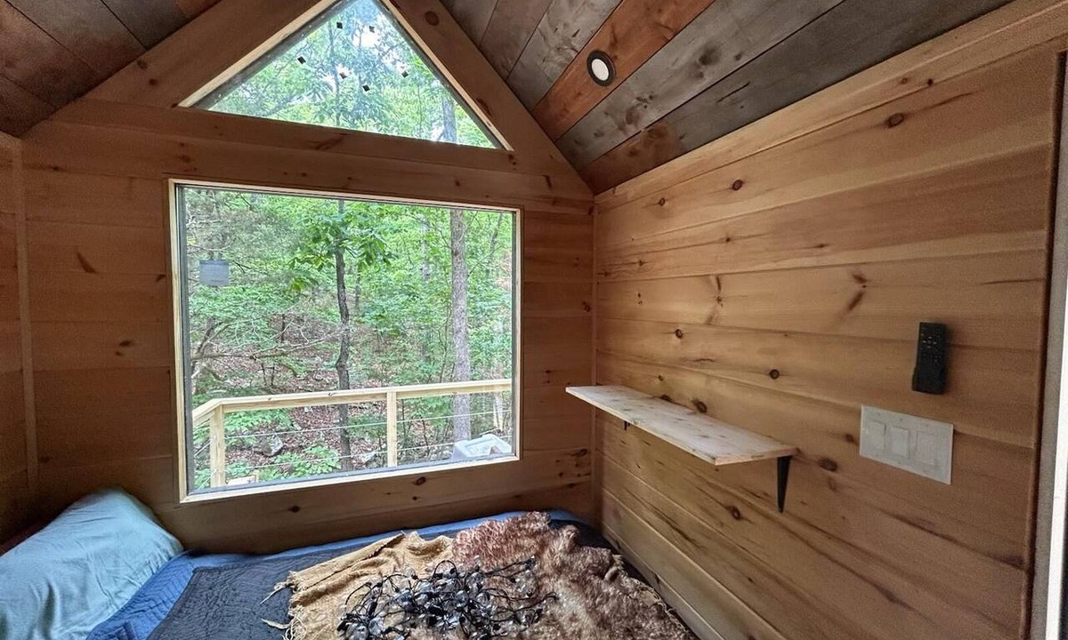 Jasper Cabin | Tiny home with AC in Jasper and Wood Burning Hot Tub