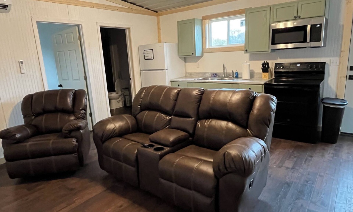 Milburn Apartment | Tranquil charming Tiny House in Clinton