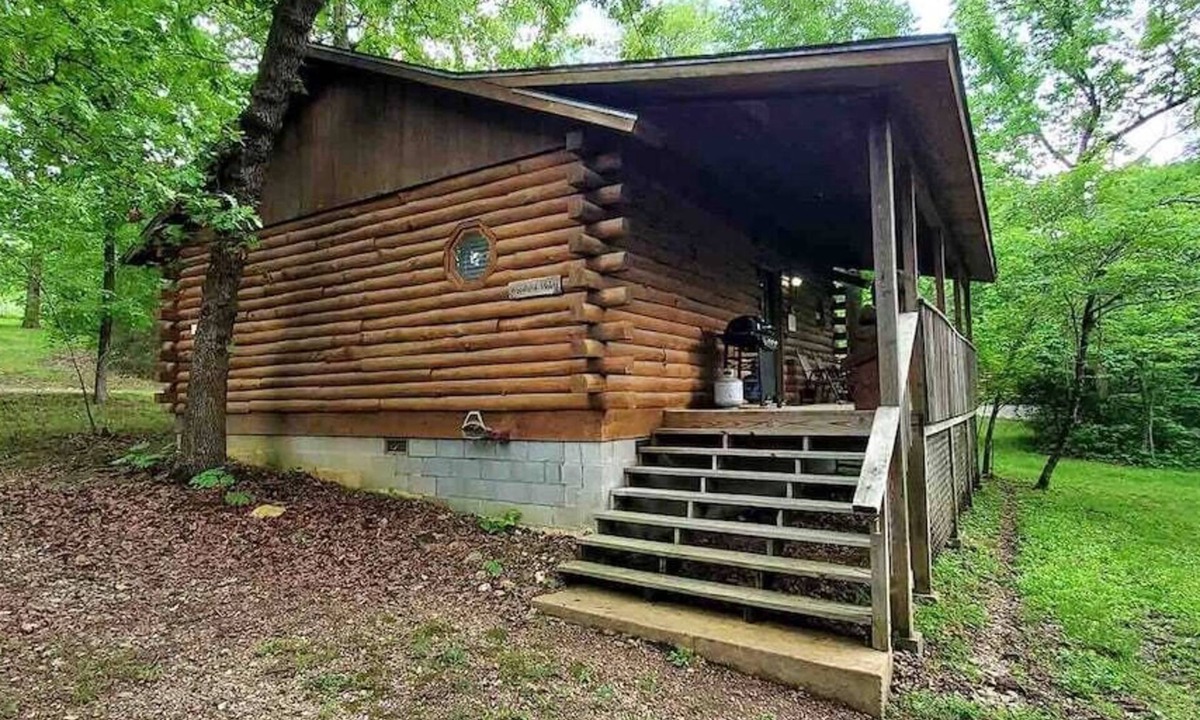 Eureka Springs Cabin | Tranquil log cabin #1 at Wisteria