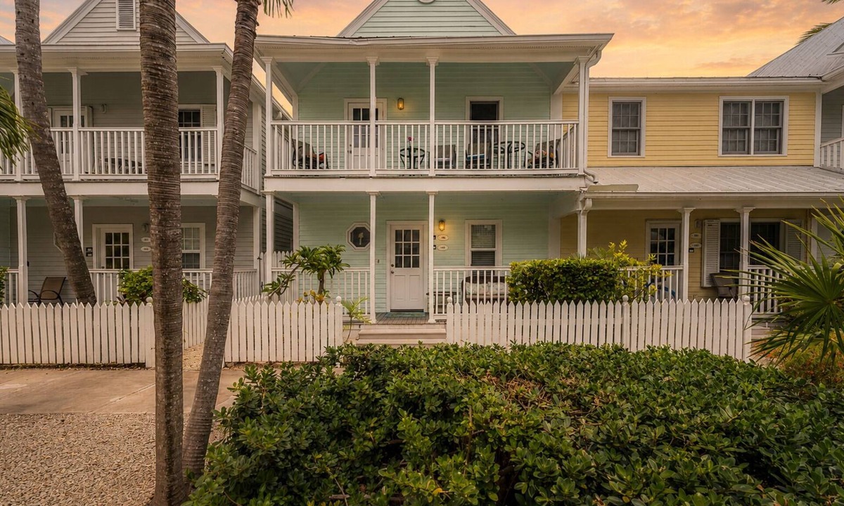 Truman Annex Condo | Tropical Condo Shared Pool + Near Duval St | Month-Long Stays | A Siesta Bay