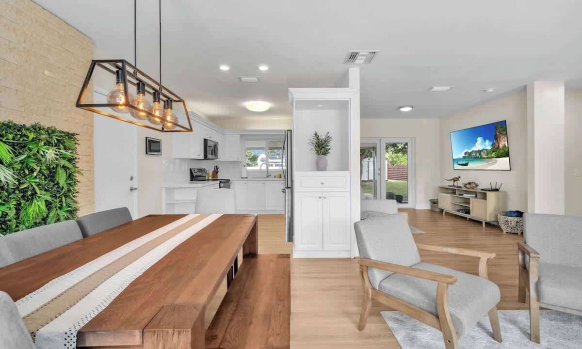 Westchester House | Tropical Park Oasis | Peaceful Miami Home 3/2
