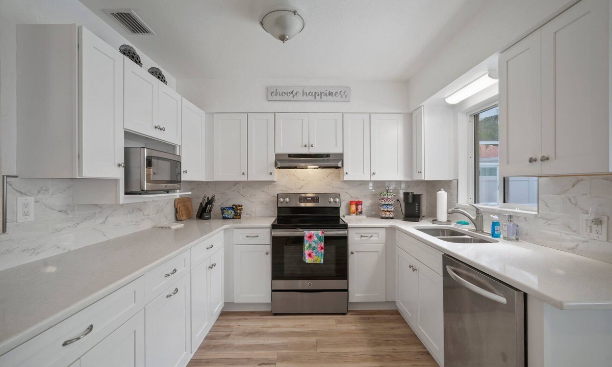 South Pinellas Community Council House | Tropical vacation home in St. Petersburg - only 5 minutes from the beach!