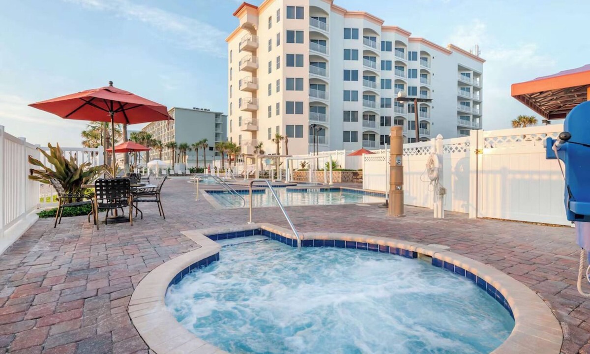 Ormond Beach Hotel | Two 2BR Suite w/Balcony & Kitchen l Sunset Boardwalk Nights & Pool Access
