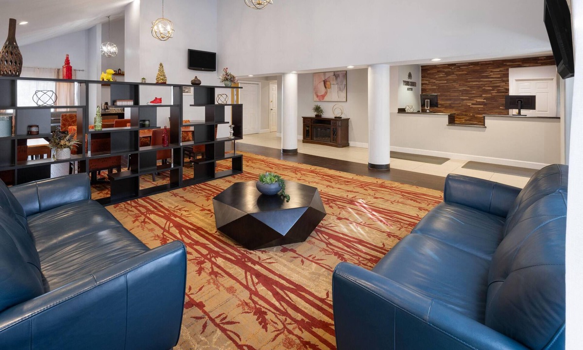 Tysons Hotel | Tysons Corner Suites, A Baymont by Wyndham