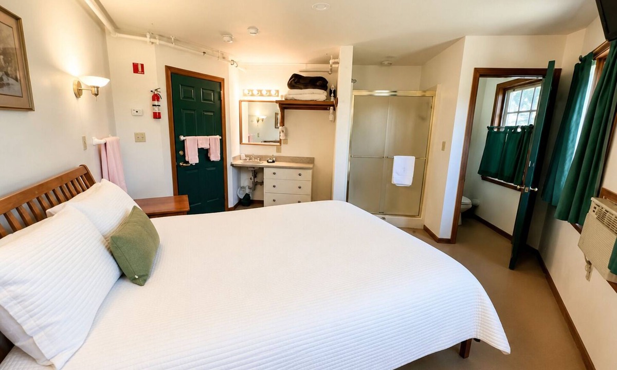 Post Mills Apartment | Unit 9 Furnished Private Room with Riverfront Access in Lyme, NH