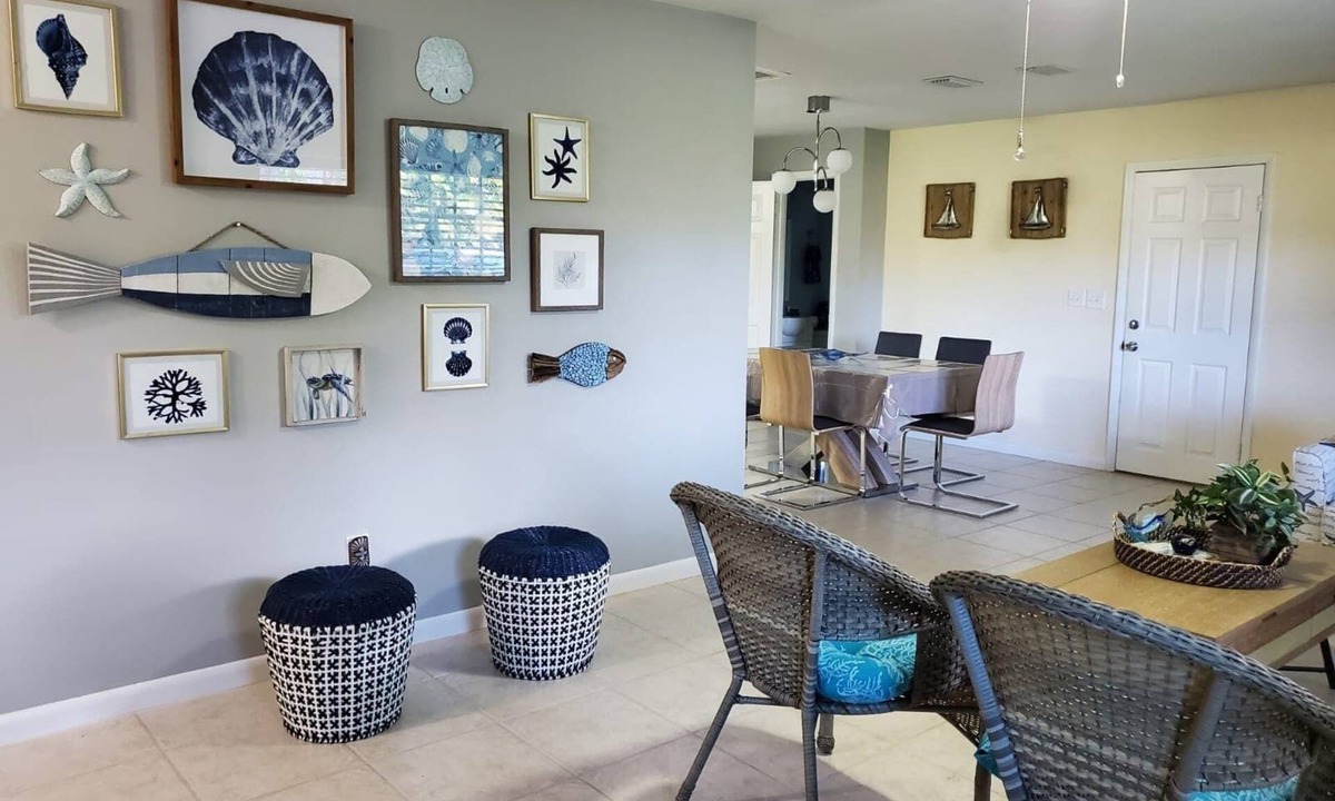 Florida Ridge House | VeroHouse: 3BR 2BA, pet friendly, beautiful fenced back yard, quiet neighborhood