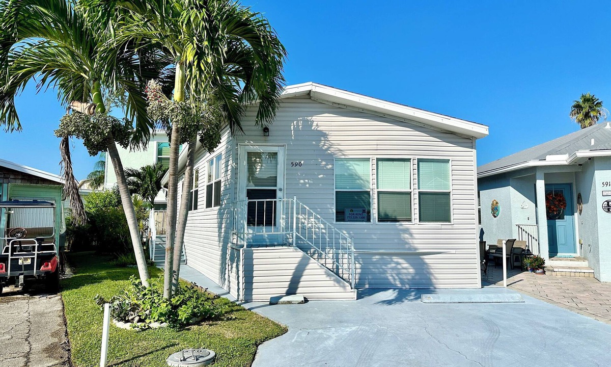 Nettles Island House | Very Comfortable 2 bedroom 1 bath beach house. Fully equipped kitchen