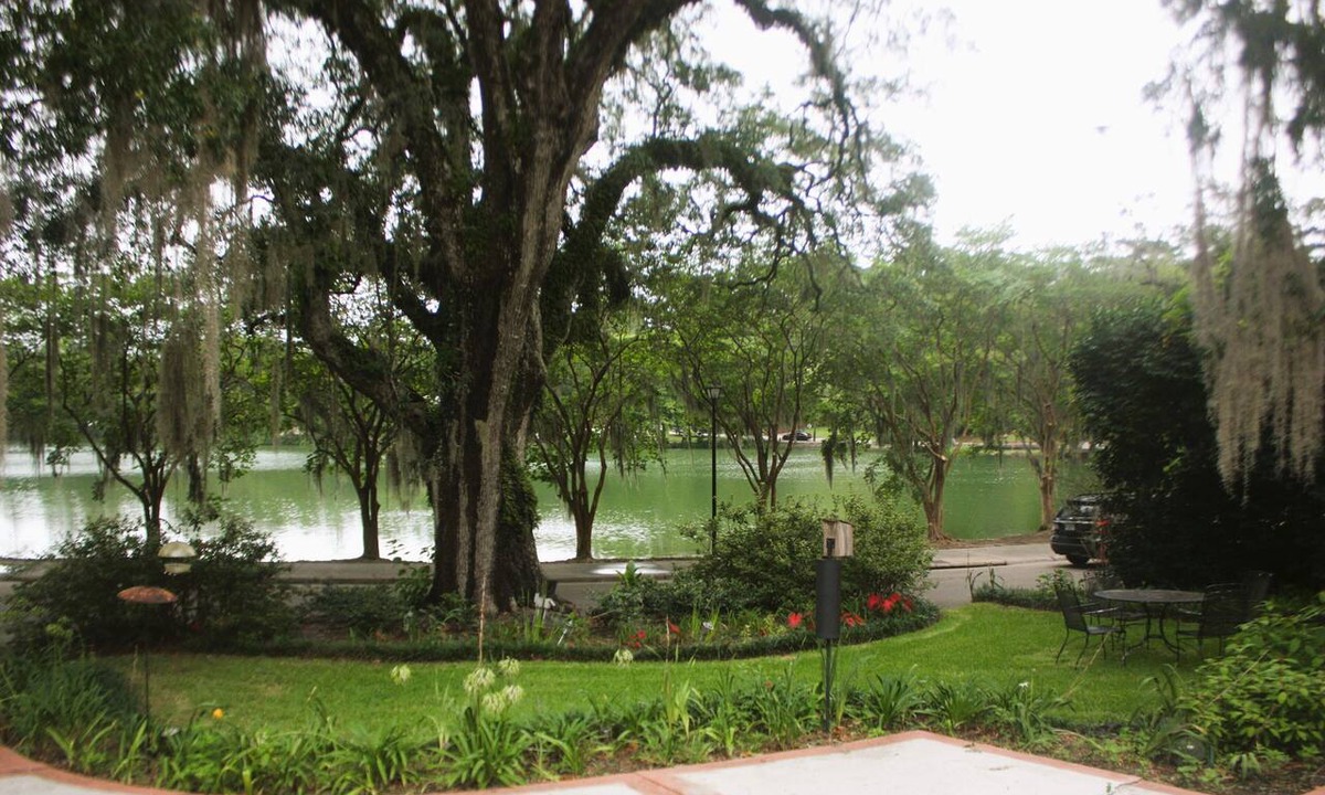 Tallahassee Apartment | Villas @ Lake Ella: 1br/2queen-1bth-Kitchenette