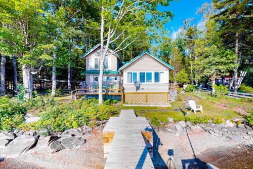 Greenville House | Vintage lakefront cabin with incredible water views, private dock & pebble beach