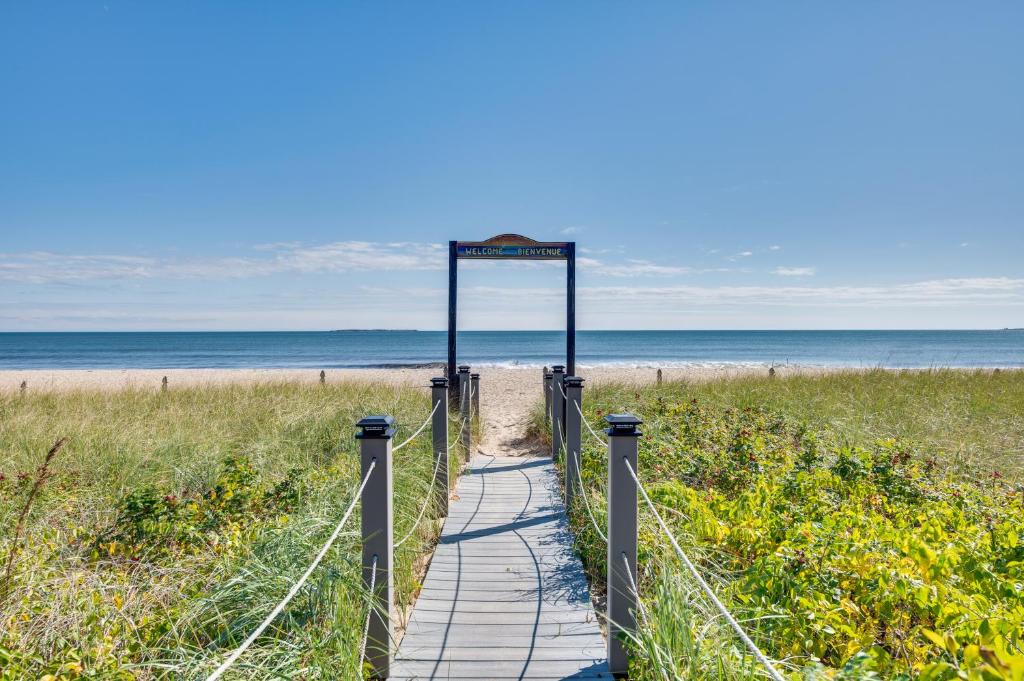 Old Orchard Beach Apartment | Walk to Old Orchard Pier: Cozy Beachfront Condo!