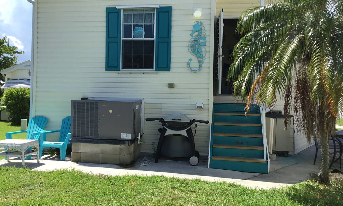 Hutchinson Island South House | Walk to the Beach at Nettles Island 4 bed/2 bath sleeps 8
