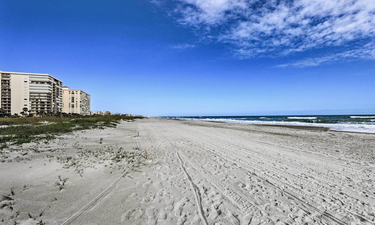 Cocoa Isles Apartment | Walkable Cocoa Beach Condo w/Ocean Views