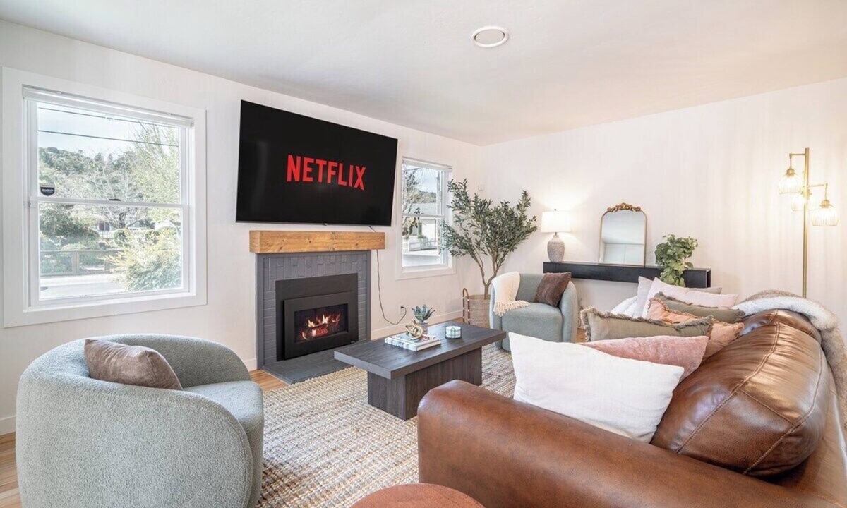 Mill Valley House | Walkable Modern Elegance, Quiet & Fun Backyard