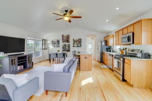 Warrenton House | Warrenton Gem: Walk to Downtown!