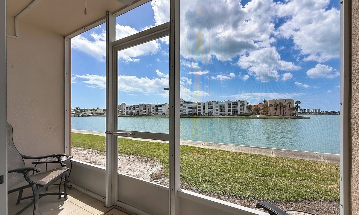 South Pasadena Condo | Waterfront condo near beaches | 55+ community