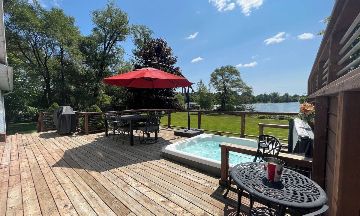 Frankford Cottage | Waterfront - Frankford, Ontario