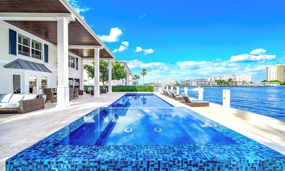 Pompano Isles House | Waterfront Gem! Heated Pool+HotTub! Close 2 Beach!
