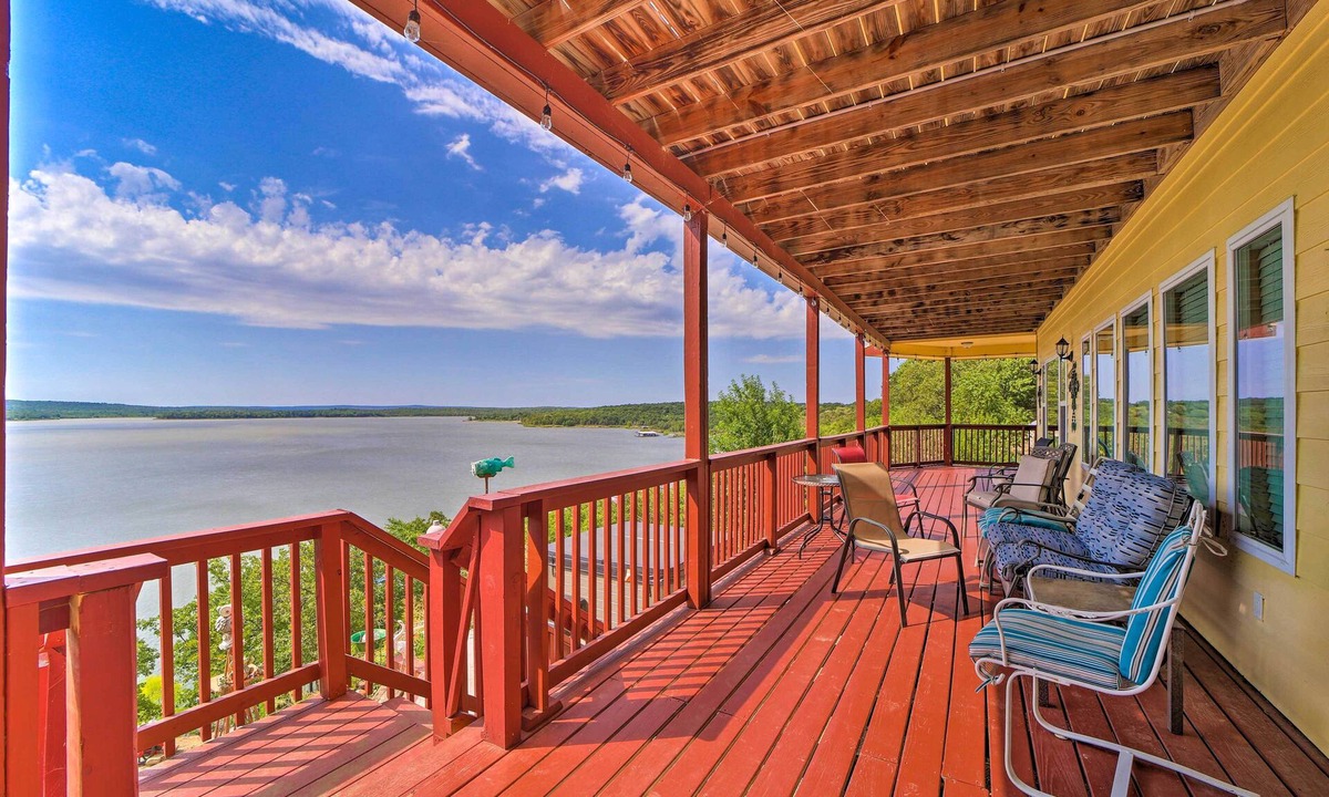 Longtown House | Waterfront Lake Eufaula Home: Multi-Level Balcony