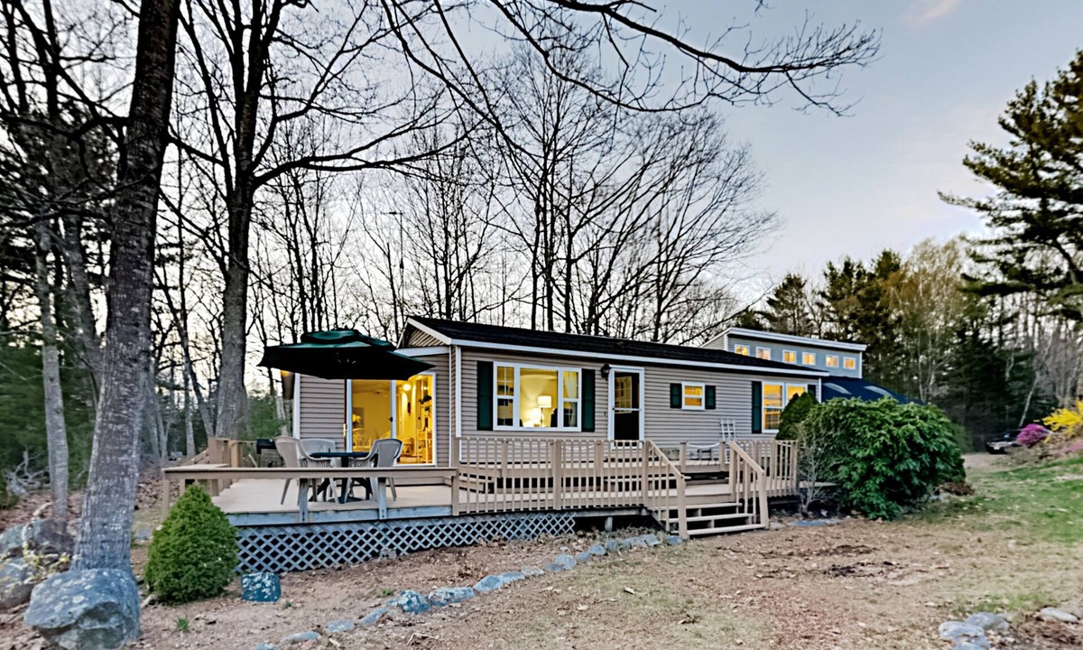 Sullivan House | Waterfront Retreat on Maine’s Coast | Pet-Friendly | Private + Guest Suite