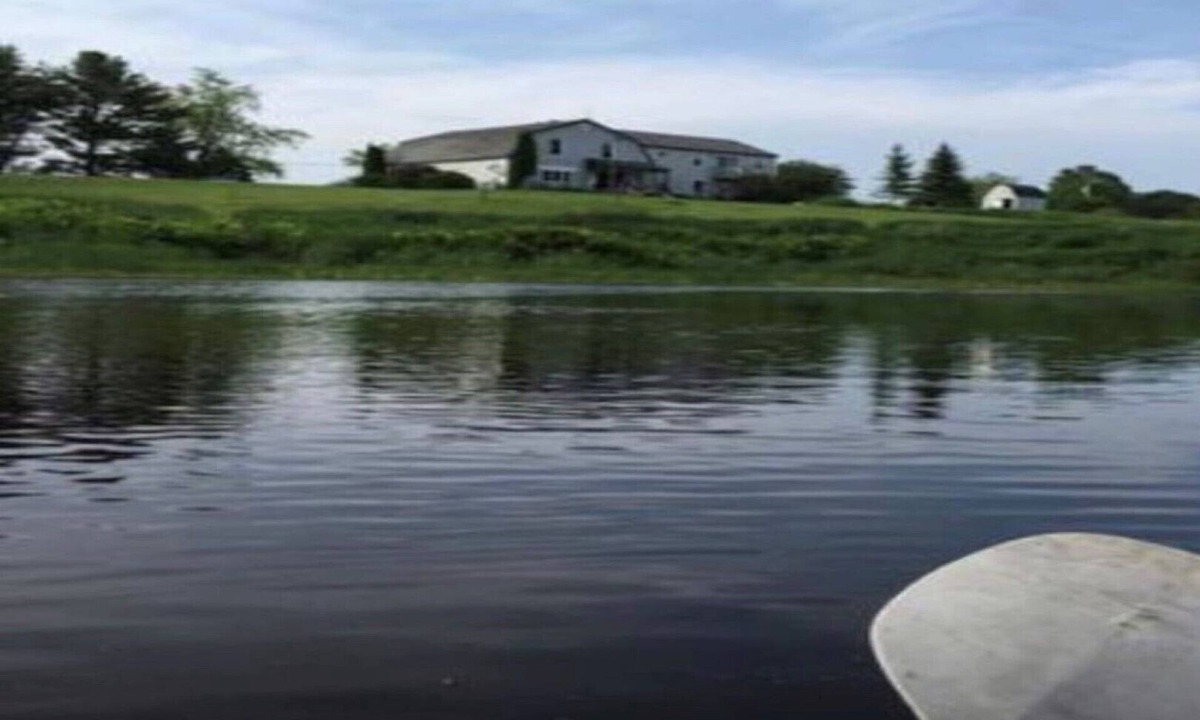 Frankfort House | Waterfront Stream Gambrel