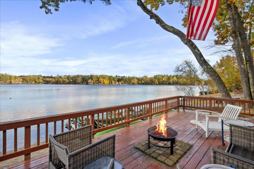 Acton Apartment | Waterfront w/Prvt Dock & Firepit | Sleeps 8