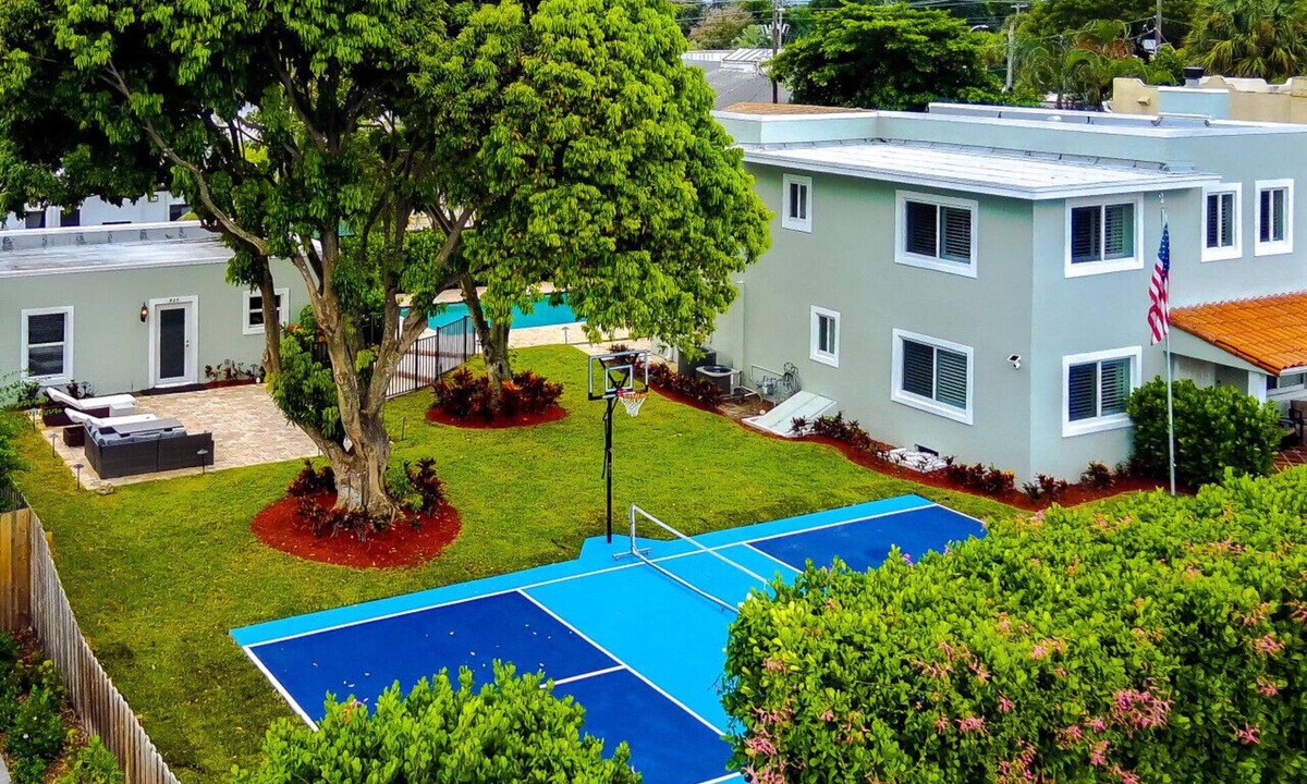 Poiciana Park II Villa | West Palm Oasis BBQ, Pickleball Court and Pool