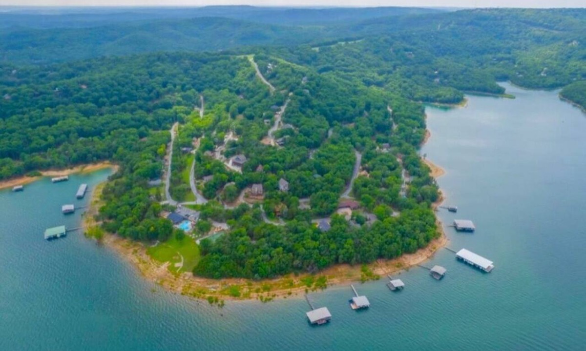Lost Bridge Village House | Whispering Whitetail at Beaver Lake l Lost Bridge Lake Community