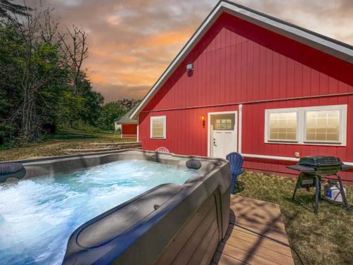 Fryeburg House | White Mountain Dream Cabin