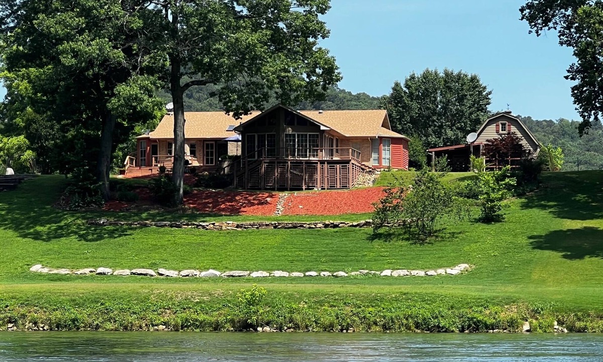 Lone Rock House | White River Retreat and Adjacent 1 Bedroom Cabin! Bring the entire gang!