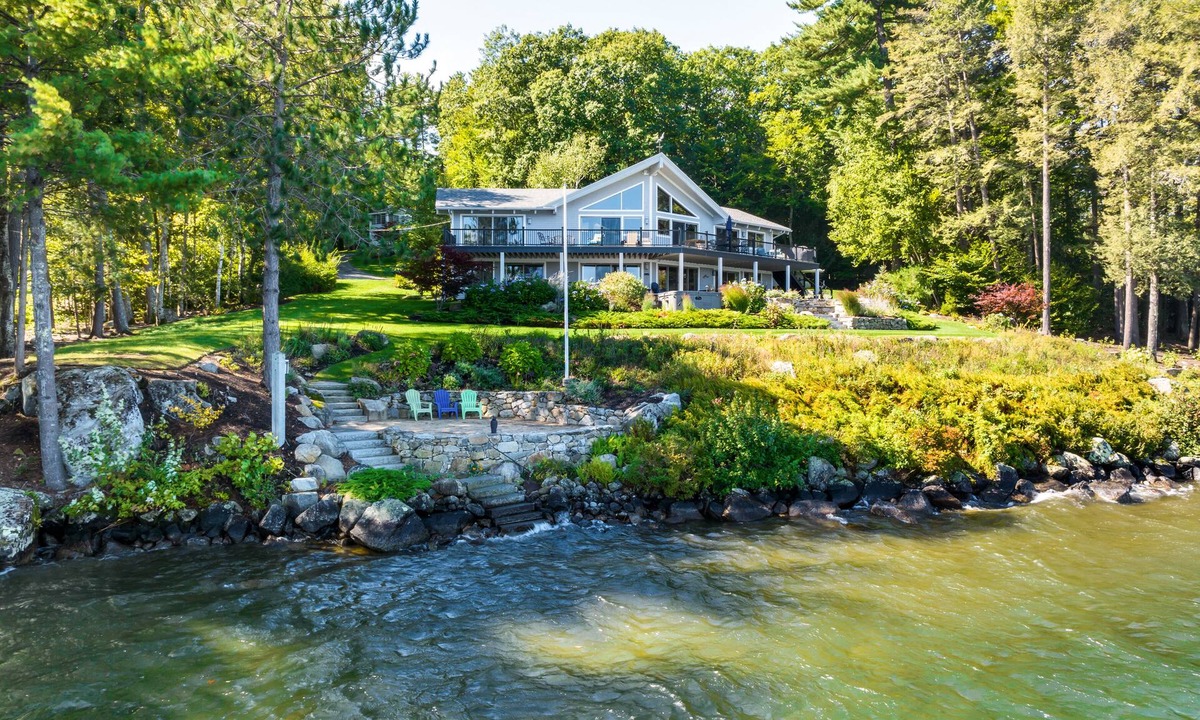 Meredith House | Winnipesaukee Waterfront Home And Guest House Sleeps 14 REDUCED RATES