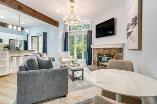 Wintergreen House | Wintergreen Condo w/Pool: Near Hike & Market!