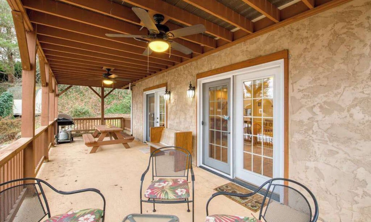 Lake Junaluska House | Wonderful lower-level home close to the lake with private entrance, WiFi, AC