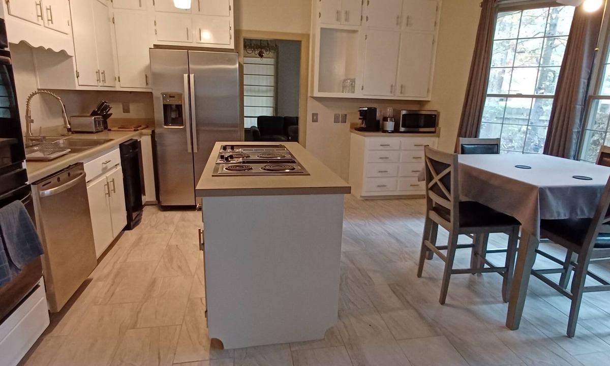 Pine Bluff House | Your home away from home in Pine Bluff